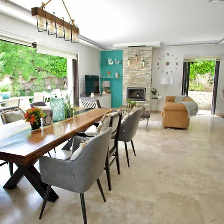 14428 La Tortue Villa